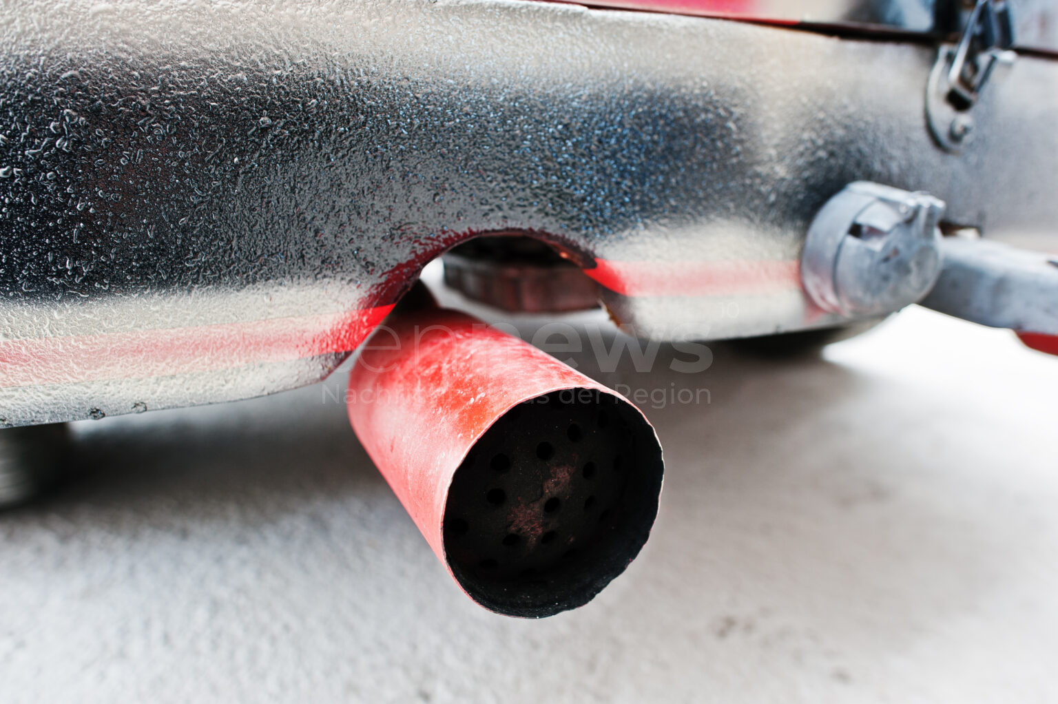 INGOLSTADT – Laute Fahrgeräusche führten zur Kontrolle: Audi-Fahrer mit manipulierter Abgasanlage erwischt 🚗💨 Betriebserlaubnis erloschen