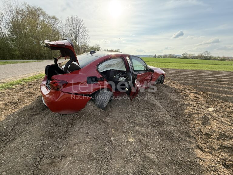 NEUBURG AN DER DONAU – Vier Verletzte am Montagnachmittag (14.04.2025 bei Verkehrsunfall am Bachweiher. Zwei Totalschäden und 20.000 Euro Sachschaden. 🚑🚗