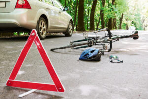 NEUBURG AN DER DONAU - 🚲 Sonntag (11.05.2025): Zwei Kinder bei Fahrradunfällen verletzt – Zusammenstöße mit Autos, Klinikbehandlung! 🏥