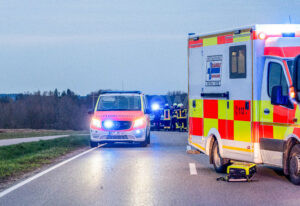 MEEDER - 🏍️ Unfallflucht am Freitag (16.05.2025): Braun-weißer VW Bus drängte Fahranfängerin eine Stunde nach bestandener Führerscheinprüfung von der Straße! Polizei sucht Zeugen! 🚨