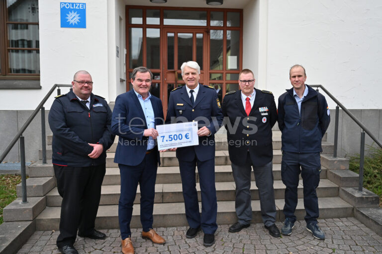 GEISENFELD – 7.500 Euro für den Nachwuchs von Feuerwehr, BRK und THW: Benefizkonzert des Polizeiorchesters setzt starkes Zeichen. 🎶🚒