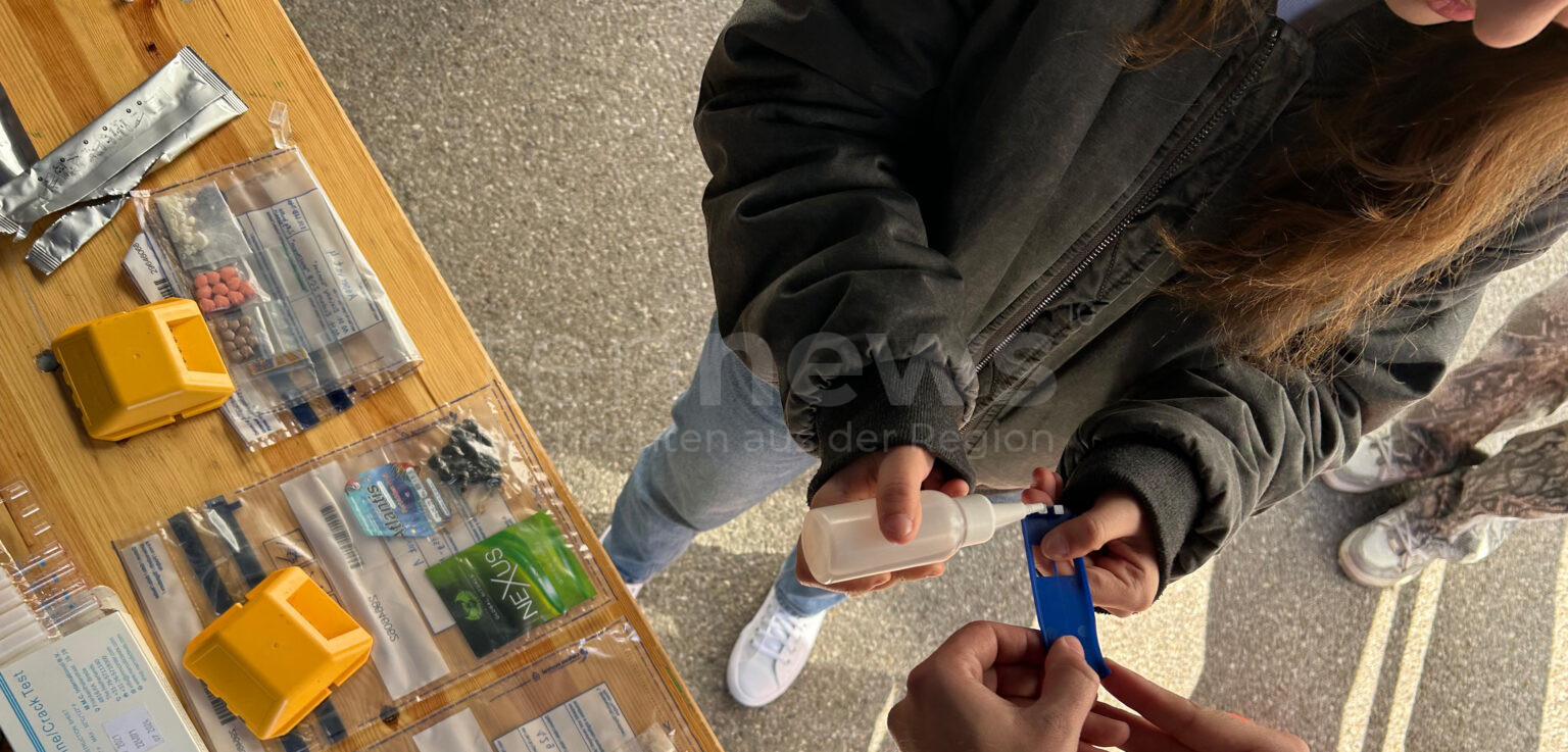 AUGSBURG – 36 Schülerinnen lernten beim Girls’Day 2025 am Donnerstag (03.04.2025) die Arbeit des Zolls kennen und schnupperten einen Tag lang Beamtenluft 💼
