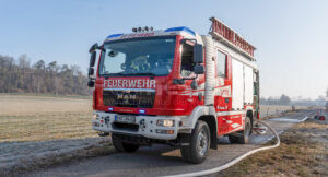 PÖTTMES - 🔥 Heuballen-Brand am Sonntag (13.07.2025) gegen 13 Uhr! 1.500 Quadratmeter Stoppelfeld brennen in Handzell ab! 🚒