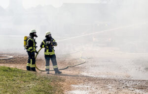 KLEINAITINGEN - 🔥 Stadel in Lechfeldstraße am Mittwoch (07.05.2025) in Vollbrand – 50.000 Euro Schaden, Kripo geht von fahrlässiger Brandstiftung aus 🚒