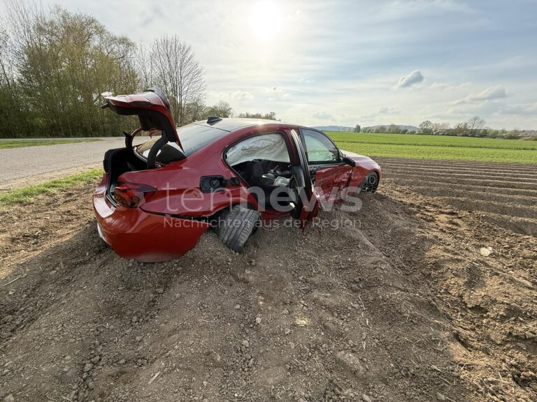 NEUBURG AN DER DONAU – Fiat Ellenator rammt BMW am Montagnachmittag (14.04.2025) von Straße – vier Personen bei Vorfahrtsverstoß leicht verletzt 🚑💥