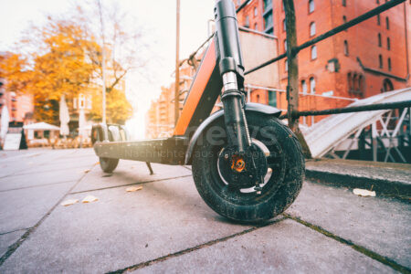 INGOLSTADT – 🍺 Ein 29-Jähriger fuhr am Sonntag (15.06.2024) betrunken mit dem E-Scooter – jetzt drohen Fahrverbot und 500 € Bußgeld. 🛴