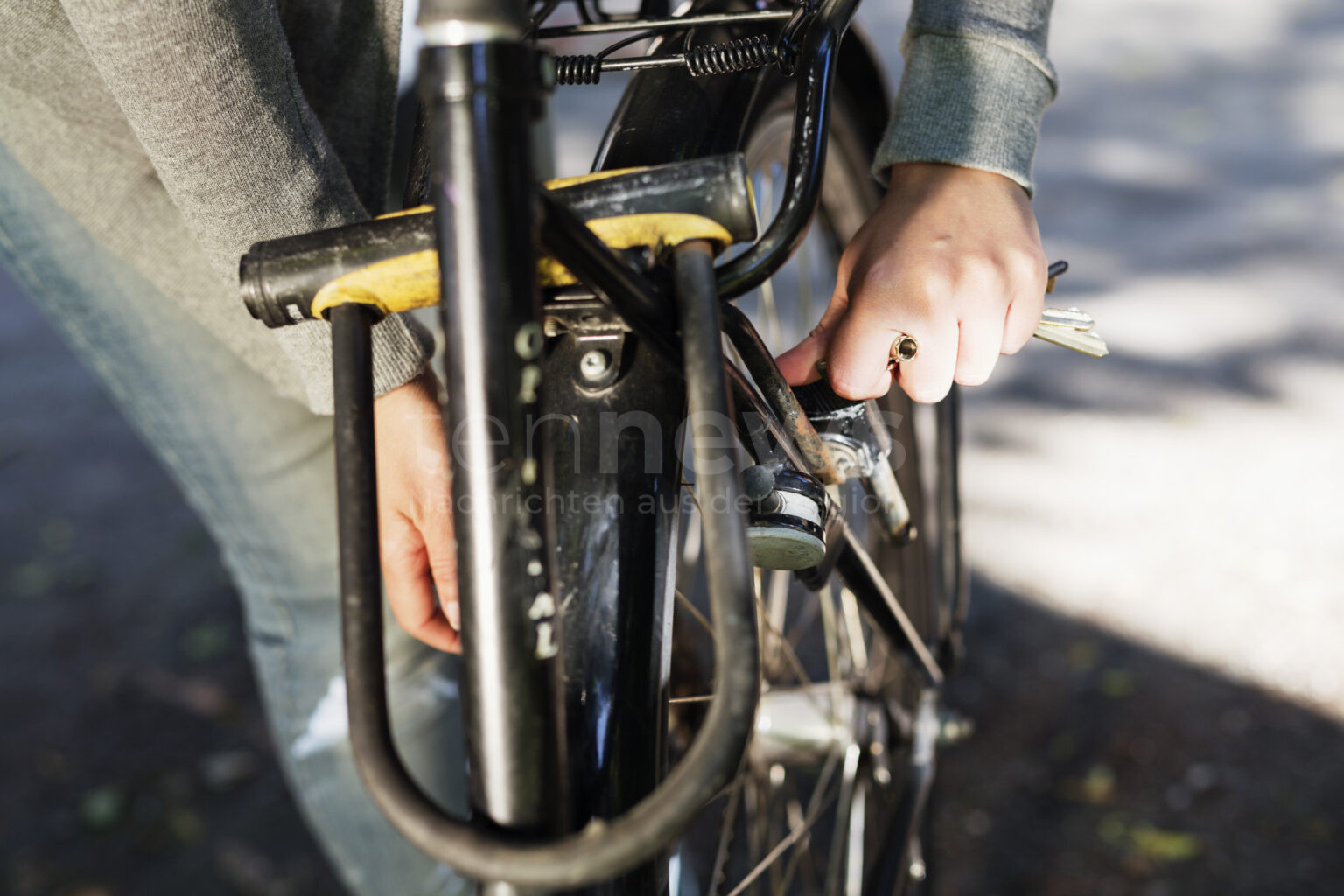 AUGSBURG-KRIEGSHABER – E-Bike an Haltestelle gestohlen 🚲❗ Beutschaden im niedrigen vierstelligen Bereich. Polizei bittet um Hinweise.