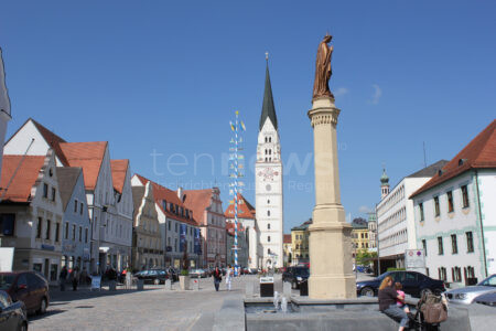 PFAFFENHOFEN AN DER ILM - 🛍️ Nachtflohmarkt am Sonntag (10.08.2025) in der Innenstadt! Straßensperrungen ab 8 Uhr - Event bis 23 Uhr! 🌙