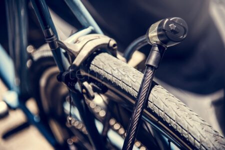 EICHSTÄTT - 🚲 Dienstag (12.05.2025): Mountainbike im Wert von 3.500 € vom Grundstück gestohlen – Polizei bittet um Hinweise! 🚨