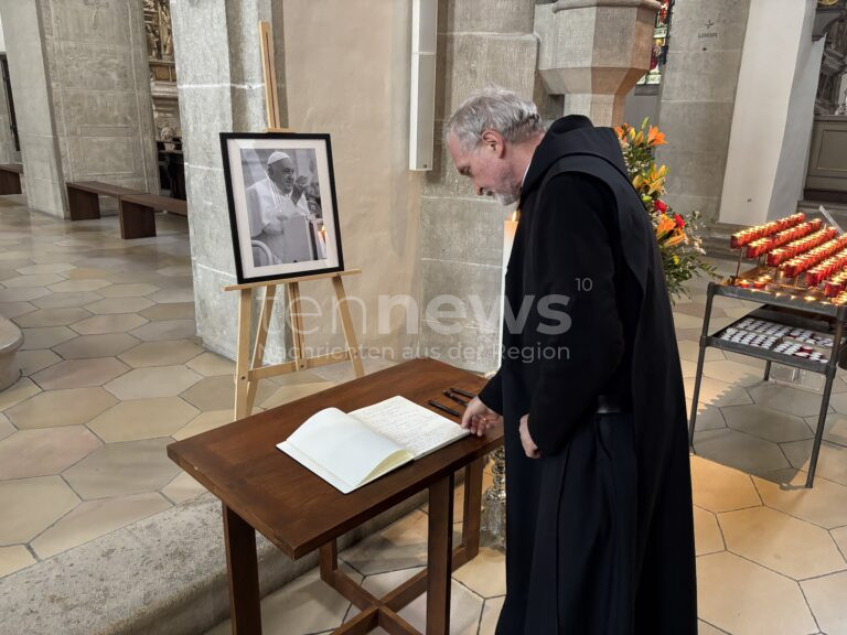 EICHSTÄTT - ✝ Feierliches Papst-Requiem am Dienstag (29.04.2025) um 19 Uhr im Dom! Bischof Hanke gedenkt des am Ostermontag verstorbenen Papstes Franziskus - Alle Glocken läuten! 🔔