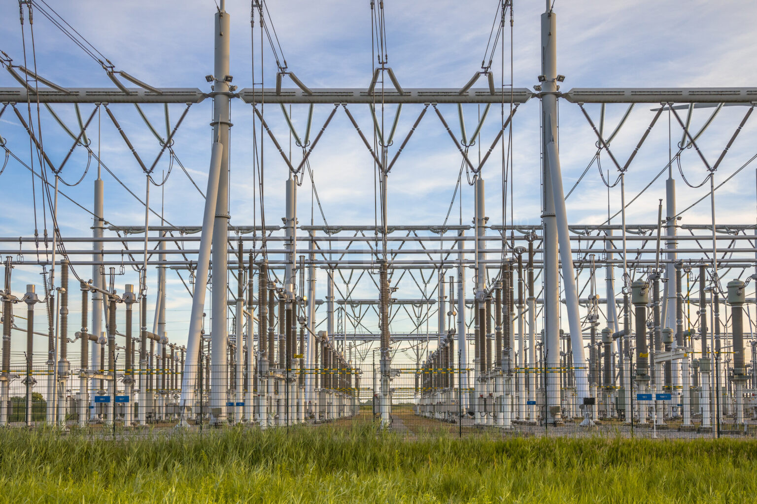 SCHROBENHAUSEN – 🔌🚫 Eine Störung auf einer 110-kV-Leitung führte am Freitag (04.04.2025) zu einem großflächigen Stromausfall in Schrobenhausen und Umgebung.