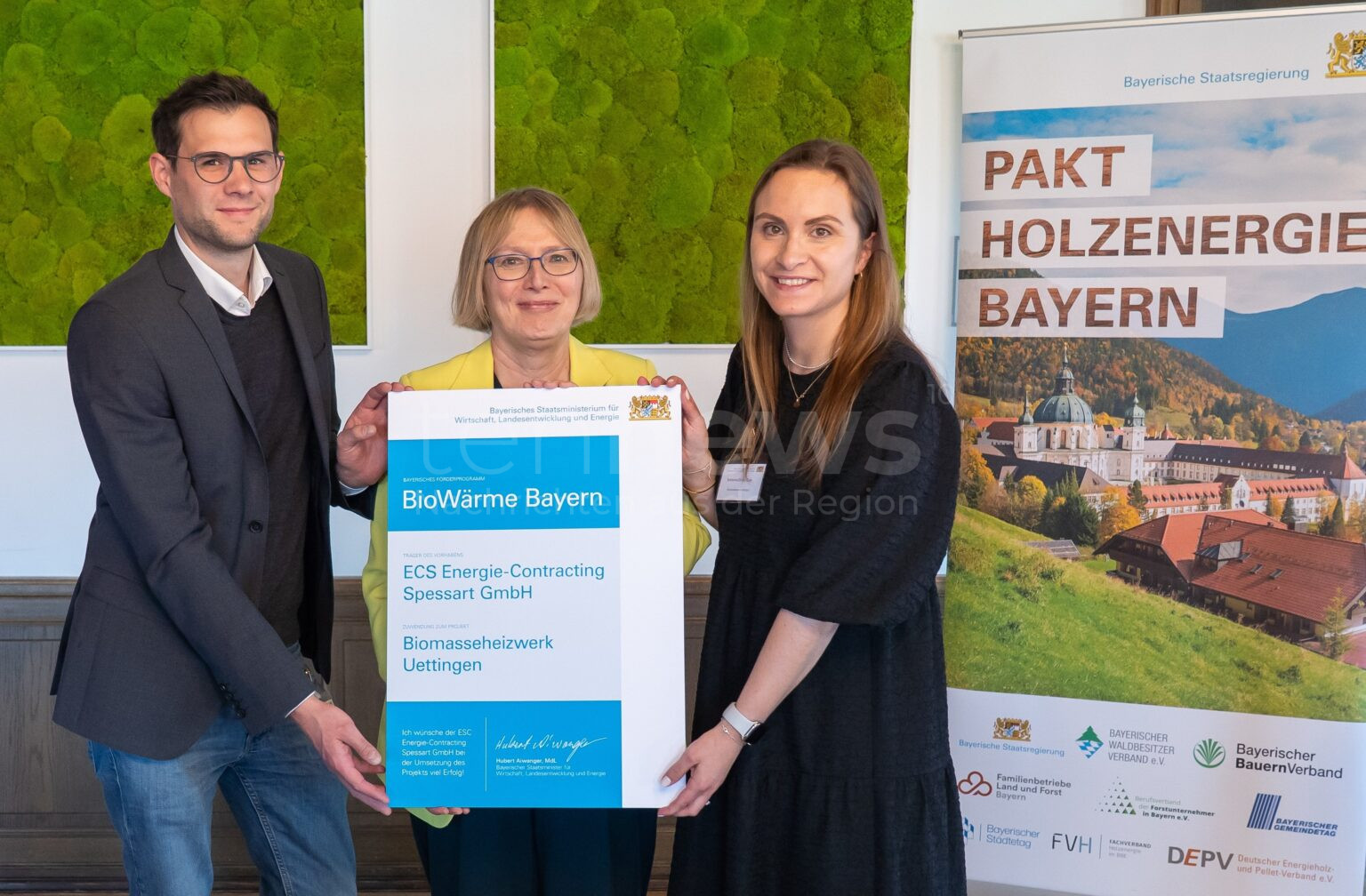 MÜNCHEN/UETTINGEN - 🌳 Erfolgreiche Holzenergie-Förderung in Bayern! Wirtschaftsminister Aiwanger lobt Programm "BioWärme Bayern". In Unterfranken bereits fast 900.000 Euro in umweltfreundliche Wärmeprojekte investiert! 🔥