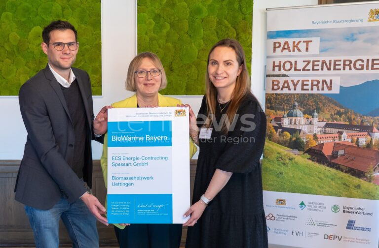MÜNCHEN/UETTINGEN - 🌳 Erfolgreiche Holzenergie-Förderung in Bayern! Wirtschaftsminister Aiwanger lobt Programm "BioWärme Bayern". In Unterfranken bereits fast 900.000 Euro in umweltfreundliche Wärmeprojekte investiert! 🔥