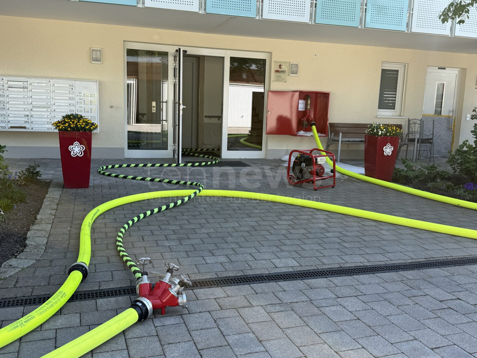 BAAR-EBENHAUSEN - Ein Rauchmelder verhindert am Donnerstag (01.05.2025) verhinderte Schlimmeres bei einem Brand im Wohnheim – niemand verletzt. 🚒🔥