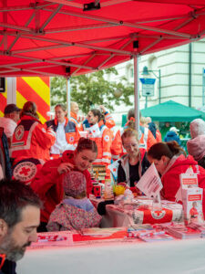 PFAFFENHOFEN AN DER ILM - 🍲 BRK zeigt Feldküche auf Maidult am Sonntag (04.05.2025) – Kaiserschmarrn, Gulasch & Ehrenamt live erleben 🚑