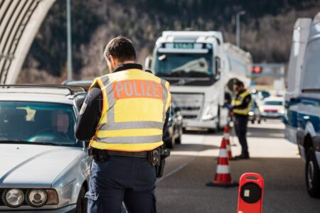 FÜSSEN - 🚔 Schleuser-Kontrollen am Montag (19.05.2025) am Grenztunnel! Bundespolizei stoppt Albaner mit illegalen Landsleuten und nigerianische Familie - Alle zurückgewiesen! 🛂