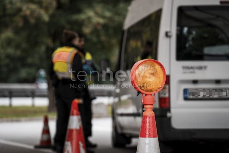 FÜSSEN - 🚔 Bundespolizei entdeckt am Freitag (23.05.2025) vier gefälschte Führerscheine bei Fahrer (46) – Einreise verweigert, Rückweisung nach Österreich! 📄