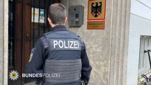MÜNCHEN - 👊 Gewalt-Wochenende am Samstag (24.05.2025)! Venezolaner beißt Sicherheitsmann am Hauptbahnhof - Afghane stürzt ins Gleis - Pfefferspray-Einsatz im Zug! 🚂