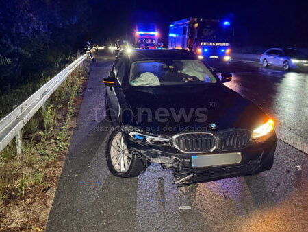 REICHERTSHOFEN - 🌧️ BMW kracht wegen Aquaplaning am Mittwoch (28.05.2025) auf der A9 in Leitplanke – Fahrer verletzt, 15.000 € Schaden, Fahrbahn gesperrt! 🚑