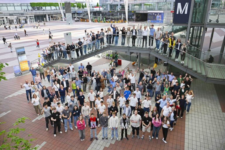 🛫 Ausbildung mit Weitblick: Der Münchner Airport öffnet Türen für Azubis – und ihre Eltern. Jetzt informieren! 👨‍👩‍👧