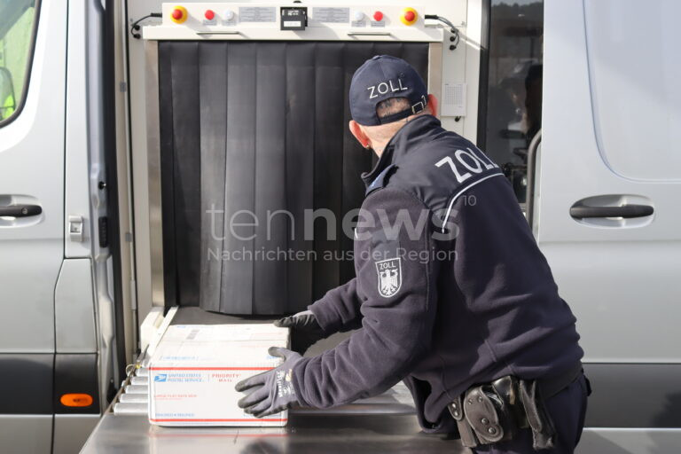 GRAFENWÖHR - 📦 Zoll entdeckt bei routinermäßiger Postkontrolle Viagra und Dopingmittel auf Truppenübungsplatz – Einsatz mit Röntgentechnik & Spürhunden 🐕