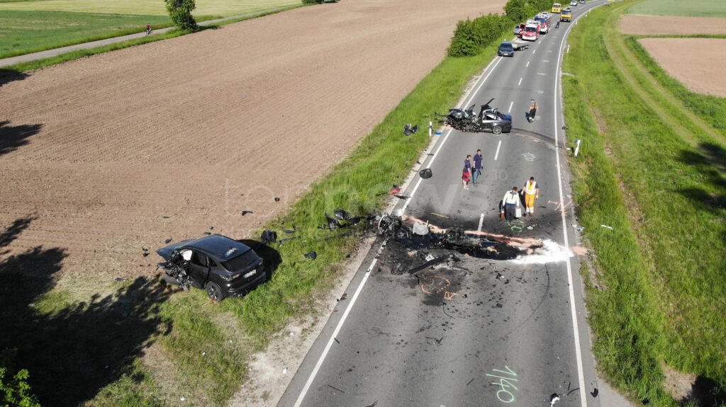 ST2222 BEI VEITSERLBACH - 🚑 Schwerer Verkehrsunfall am Dienstag (13.05.2025): ein Mensch ums Leben gekommen, ein weiterer lebensgefährlich verletzt 🚨