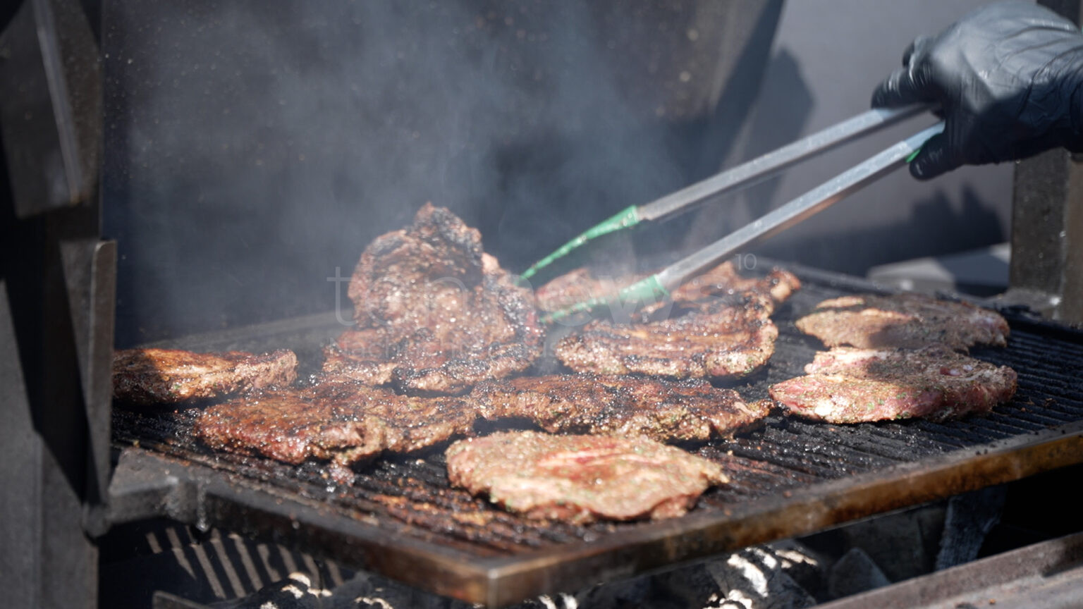SCHROBENHAUSEN - 🌞 Genussfestival am Samstag (10.05.2025) begeistert mit Bio-Burgern, Heimatpommes und 24/7-Regio-Shop auf dem Leinfelderhof 🍔