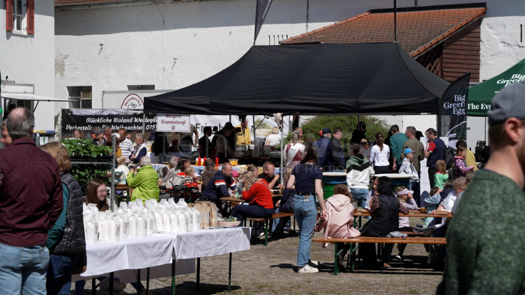 SCHROBENHAUSEN - 🌞 Genussfestival am Samstag (10.05.2025) begeistert mit Bio-Burgern, Heimatpommes und 24/7-Regio-Shop auf dem Leinfelderhof 🍔
