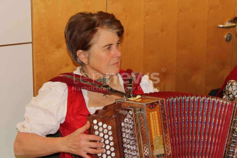 PFAFFENHOFEN - Mittwoch (28.05.2025): Beim Hoagartn im Hofbergsaal gibt’s Musik, Gschichtn und hausgemachten Kuchen – der Eintritt ist frei! 🎶🍰