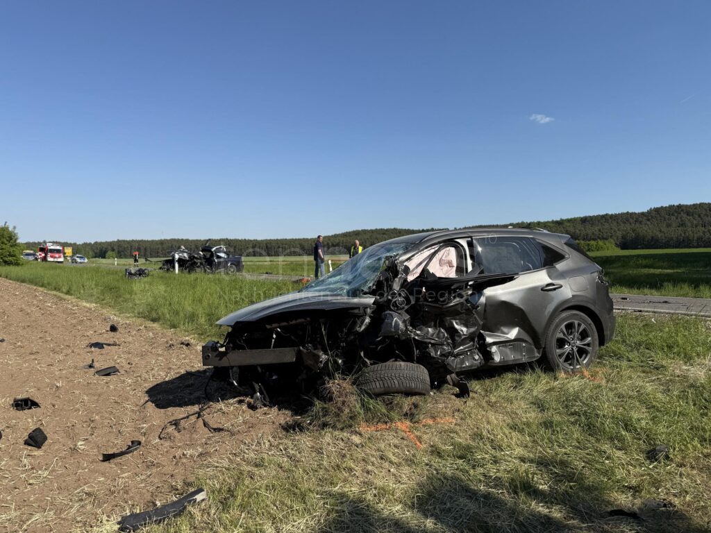 ST2222 BEI VEITSERLBACH - 🚑 Schwerer Verkehrsunfall am Dienstag (13.05.2025): ein Mensch ums Leben gekommen, ein weiterer lebensgefährlich verletzt 🚨
