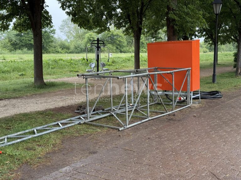 GUNZENHAUSEN - ⚠ Tragischer Unfall am Sonntag (25.05.2025) um 4:15 Uhr! Junger Mann (22) stirbt bei Klimmzügen - Baugerüst kippt um und erfasst ihn tödlich! 💔