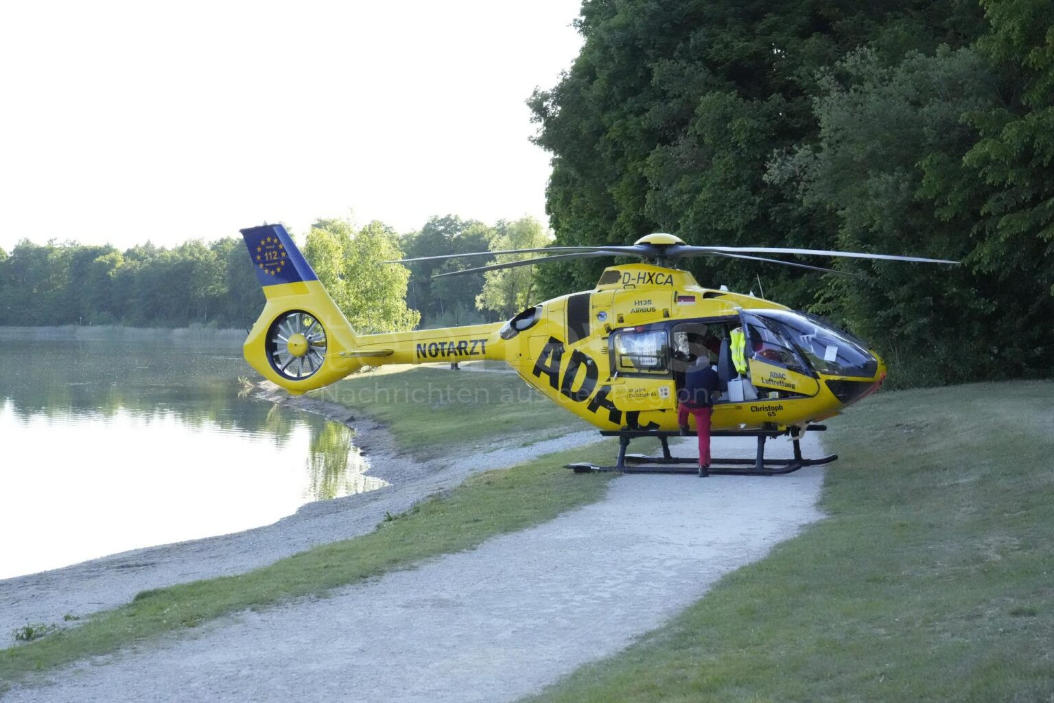 WEICHERING - 🏊‍♂️ Dramatische Rettung am Montag (19.05.2025)! Mann geht im Leitner Weiher unter - mutiger Spaziergänger springt ins eiskalte Wasser, zieht ihn heraus und reanimiert ihn! 🚑