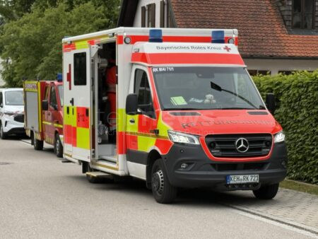 MÜHLHAUSEN - 🚗 Auffahrunfall am Freitag (06.06.2025)! 39-Jähriger bremst zu spät und schiebt Auto auf Abbieger - 65.000 Euro Schaden! 🚑