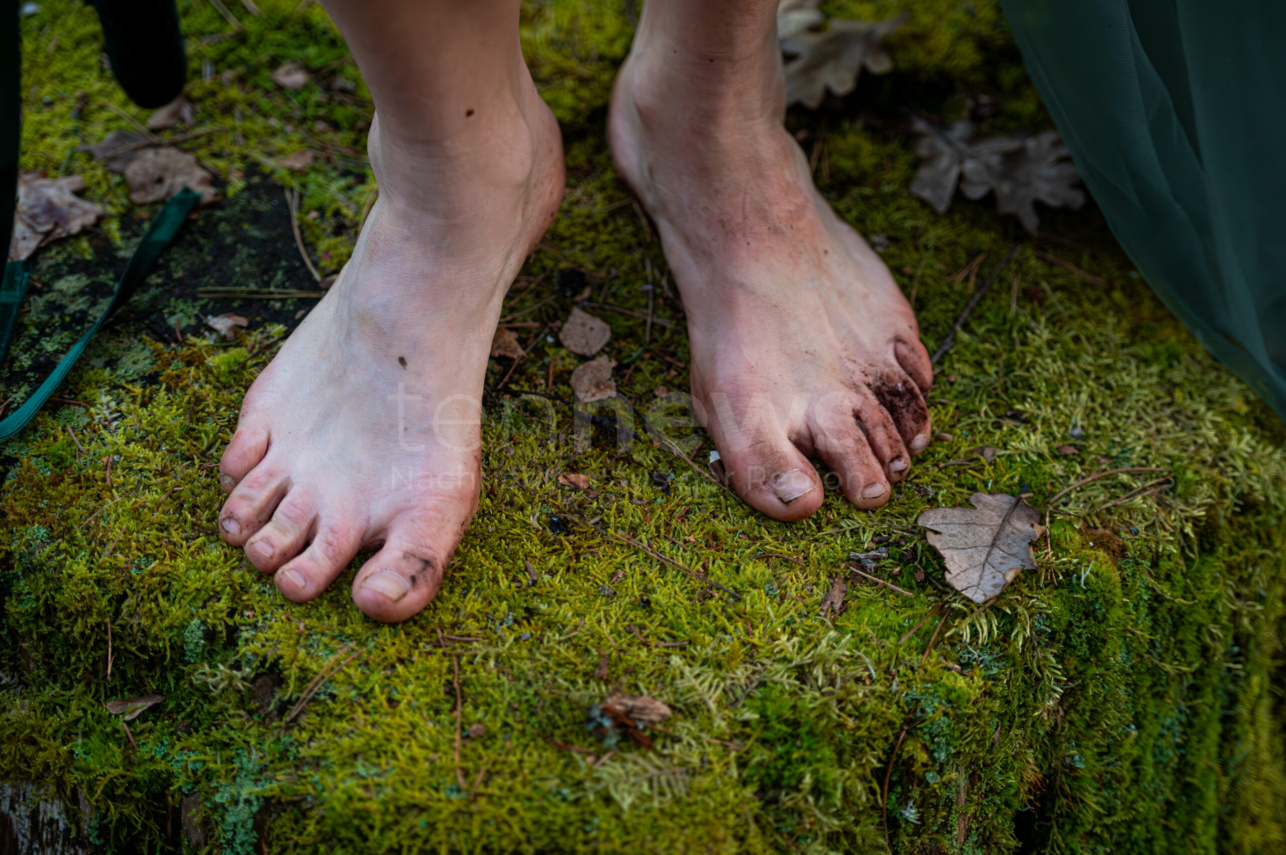 👣 🌱 Barfußlaufen im Frühling belebt Körper und Geist! Entdecken Sie die gesundheitlichen Vorteile, mögliche Risiken und praktische Tipps für ein sicheres Barfußerlebnis in der Natur.