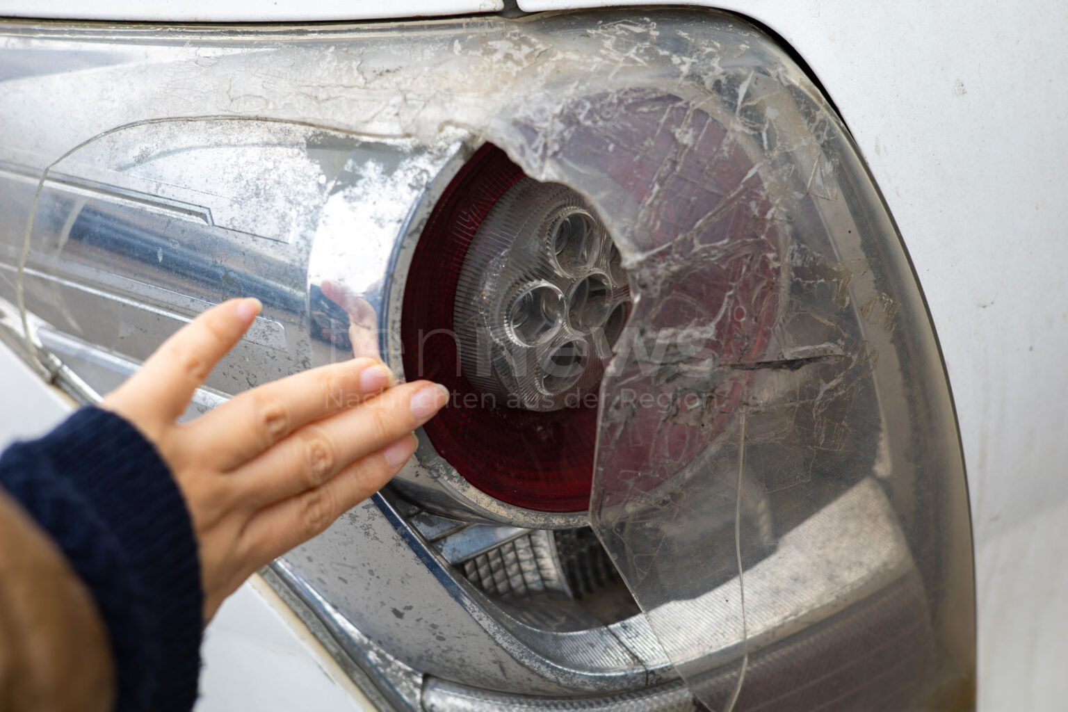 KÜHBACH – 🚨 Sachbeschädigung am Donnerstag (29.05.2025)! Unbekannter zerstört VW-Transporter – Polizei sucht Zeugen! 📞