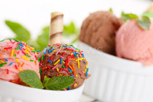 GEROLSBACH - 🍦 Dienstag (13.05.2025): Unbekannter stiehlt Eis und Geld aus Hofladen in Klenau – Polizei bittet um Hinweise! 🕵️