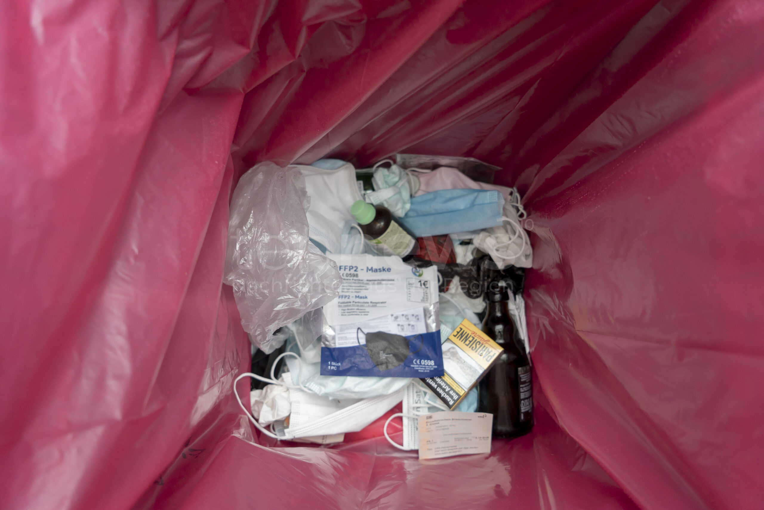 ♻️ 💊 Medikamentenentsorgung leicht gemacht! Erfahren Sie, warum abgelaufene Arzneimittel niemals in die Toilette gehören und welche umweltschonenden Alternativen für die sichere Entsorgung zur Verfügung stehen.
