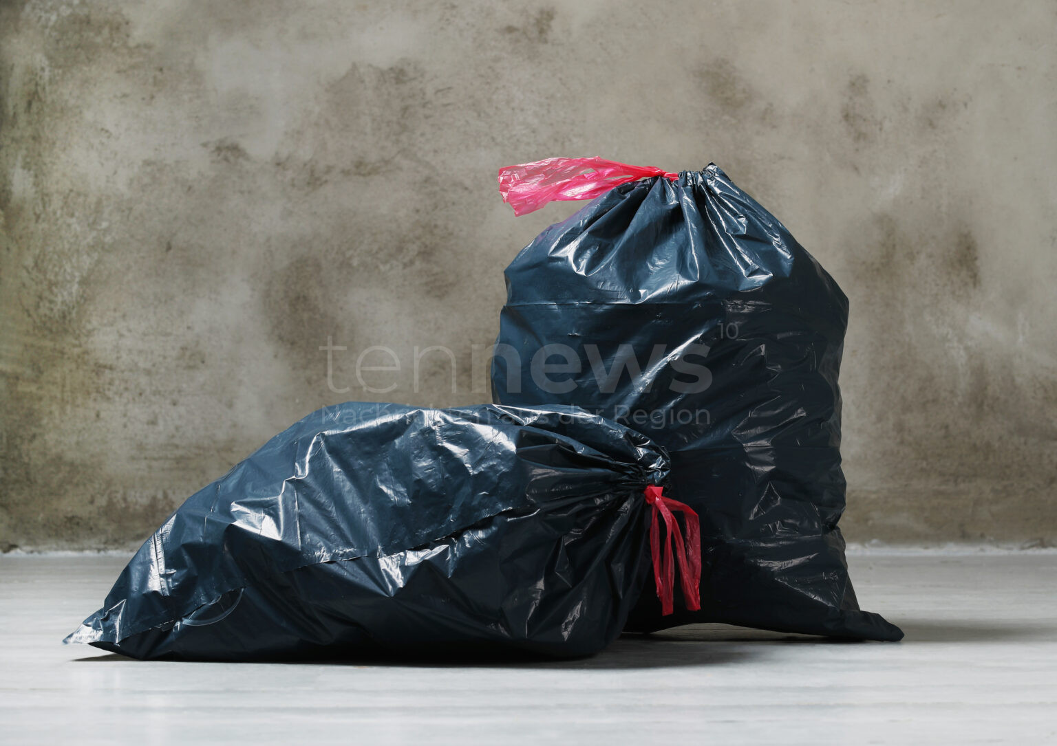 WAIDHOFEN - 🗑️ Hausmüll im Wald bei Wangen entdeckt (11.05.2025)! Polizei bittet um Hinweise zu illegaler Entsorgung. 📺