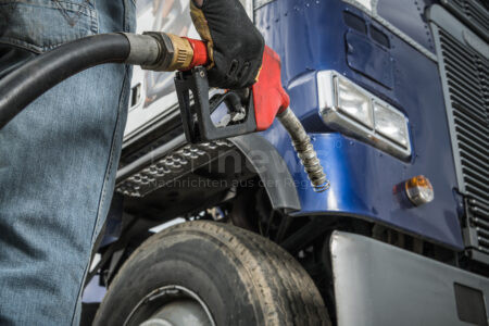 ROHRBACH AN DER ILM - ⛽ Freitag (09.05.2025): Unbekannte versuchen Diesel aus Lastwagen zu stehlen – Tankdeckel hält stand, 50 € Schaden! 🚚