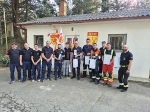 NEUMARKT IN DER OBERPFALZ – 🚒 Bayerischer Hilfskonvoi brachte 3.000 Ausrüstungsteile nach Mazedonien – Übergabe am 26.04.2025. 🌍