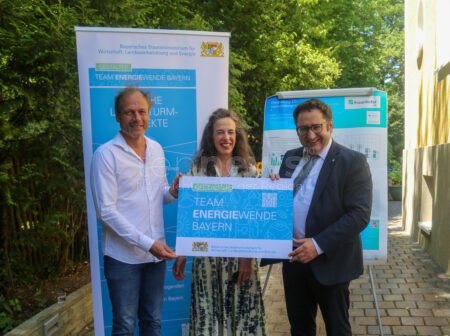 MÜNCHEN - ⚡ Staatsminister Gotthardt würdig am Mittwoch (25.06.2025) ernegetisches Pilot-Projekt! Windheizung 2.0 speichert überschüssigen Strom als Wärme! 🏠