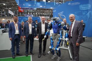 MÜNCHEN – 🤖 Minister Aiwanger besuchte am 25.06.2025 führende Technologiemessen zu Robotik, Photonik & Quanten. Bayern investiert weiter! 💡