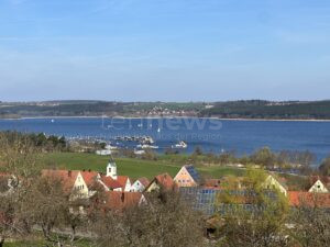 WEISSENBURG - Freitag (20.06.2026): Ein aggressiver Waller verletzt am Brombachsee fünf Menschen. Die Polizei erschießt den über zwei Meter langen Fisch. 🐟🛑