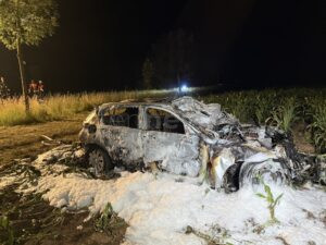 ETTENSTATT - 🔥 Spektakulärer Unfall am Montag (23.06.2025)! BMW überschlägt sich mehrfach, brennt aus - Fahrer flüchtet! 🚗