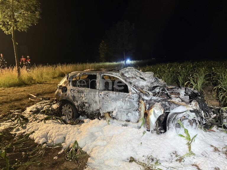 ETTENSTATT - 🔥 Spektakulärer Unfall am Montag (23.06.2025)! BMW überschlägt sich mehrfach, brennt aus - Fahrer flüchtet! 🚗