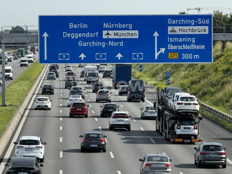 DEUTSCHLAND - 🚗 Mega-Stau am Freitag (27.06.2025)! Drei Bundesländer starten Ferien bei 30 Grad - 1.200 Baustellen sorgen für Verkehrschaos! ☀