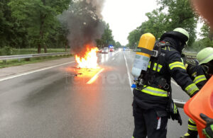 A95 BEI MÜNCHEN - 🚑 Rettungsgasse ignoriert am Donnerstag (05.06.2025)! Zwei Helferinnen zeigen Zivilcourage bei brennender KTM! 👩‍⚕️
