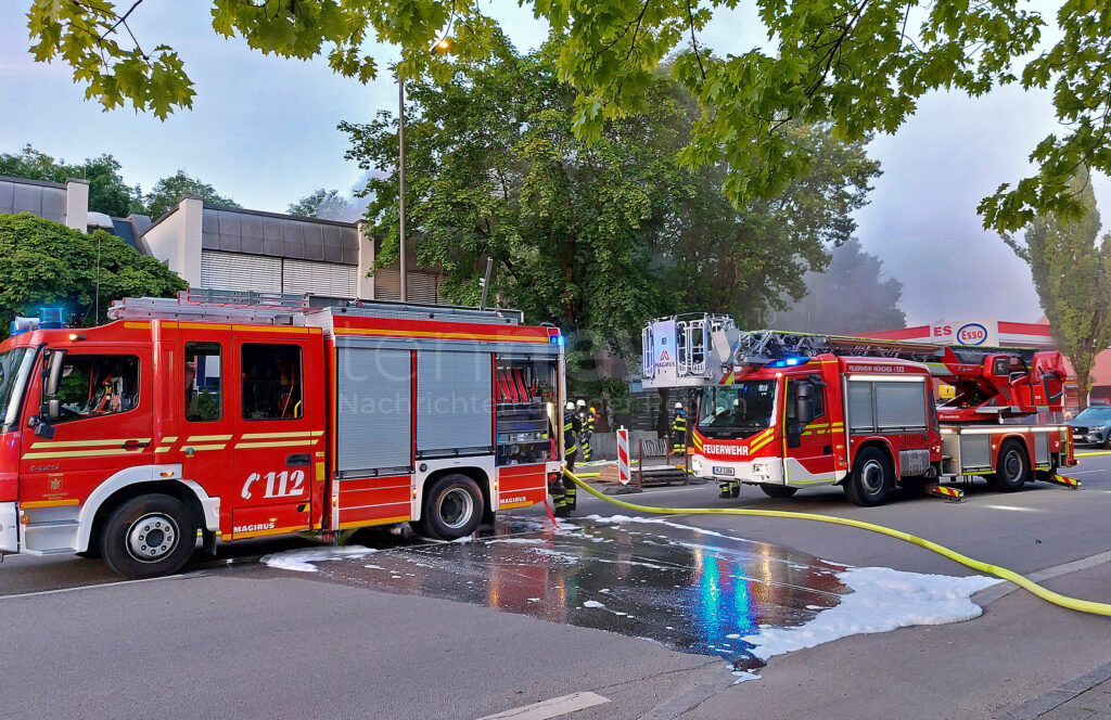 MÜNCHEN – 🔥 Bei einem Brand am Sonntag (22.06.2025) in Freimann wurde ein Chinarestaurant zerstört – 🚒 Feuerwehr im Großeinsatz