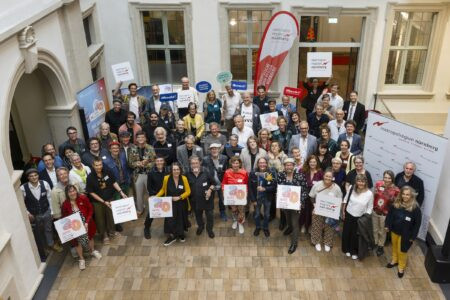 ERLANGEN - 🎨 181 Künstler geehrt! Metropolregion Nürnberg feiert 15 Jahre Kultur-Auszeichnungen - Von Paul Maar bis J.B.O. im Jubiläumsjahr! 🎭