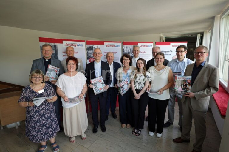 WÜRZBURG – 🎉 175 Jahre Sonntagsblatt: Am Freitag (27.06.2025) feierte die älteste Kirchenzeitung Bayerns Jubiläum mit Festakt. ✝